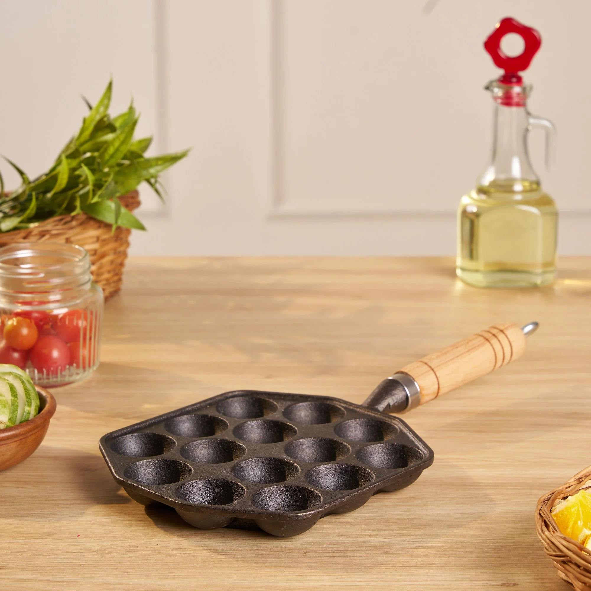 Cast Iron Non-Stick Appe/Tikki Pan with Wooden Handle (16 cm) - Image 4