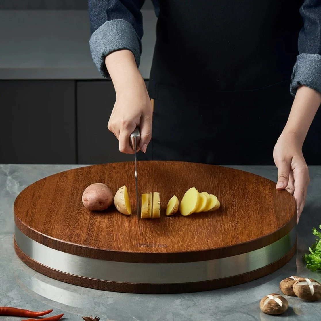 Double Edge Blackwood MasterChef Cutting Board with Handle (39 cm) - Image 2