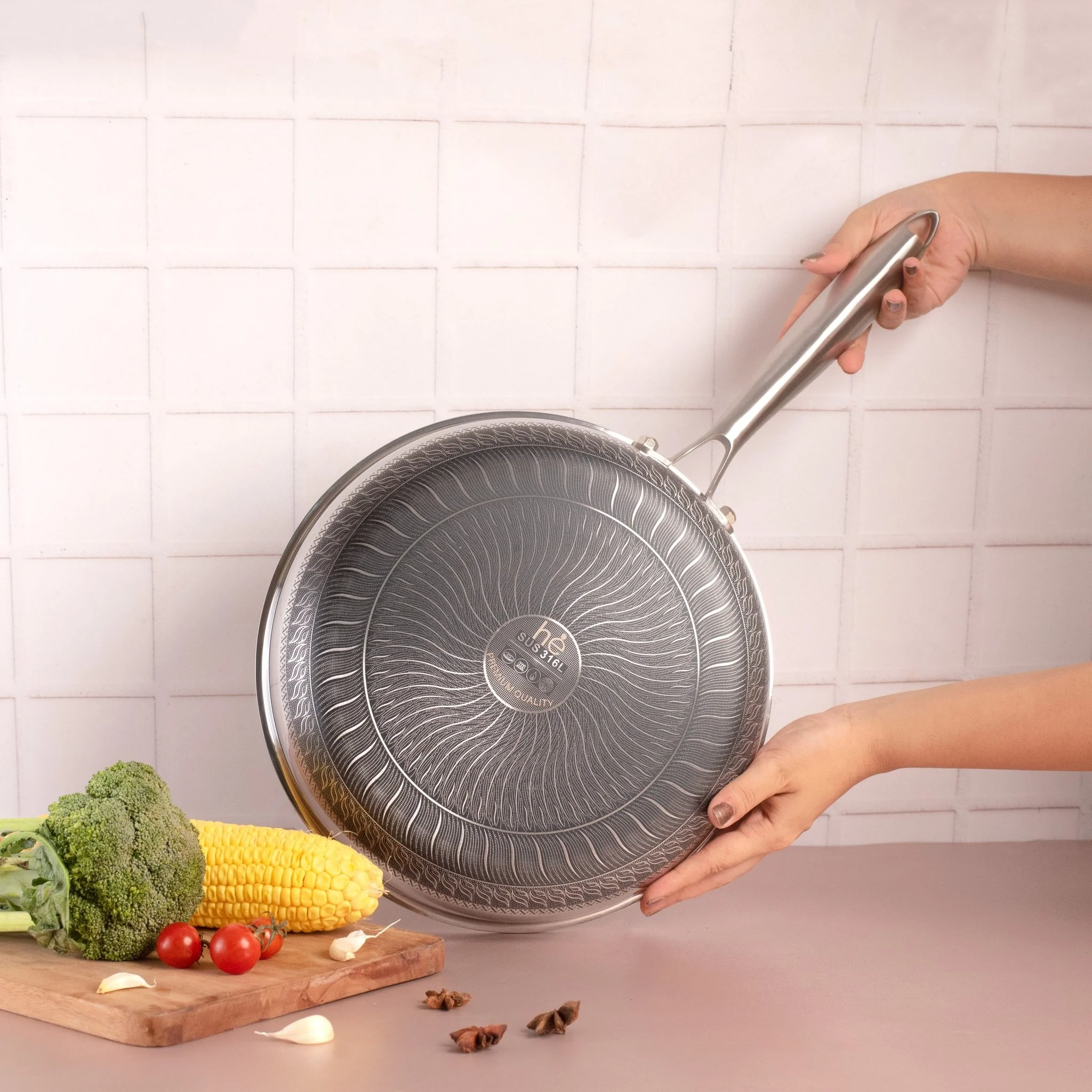 Double Sided Multipurpose Stainless Steel Non-Stick Honeycomb Frying Pan (26cm) - Image 4