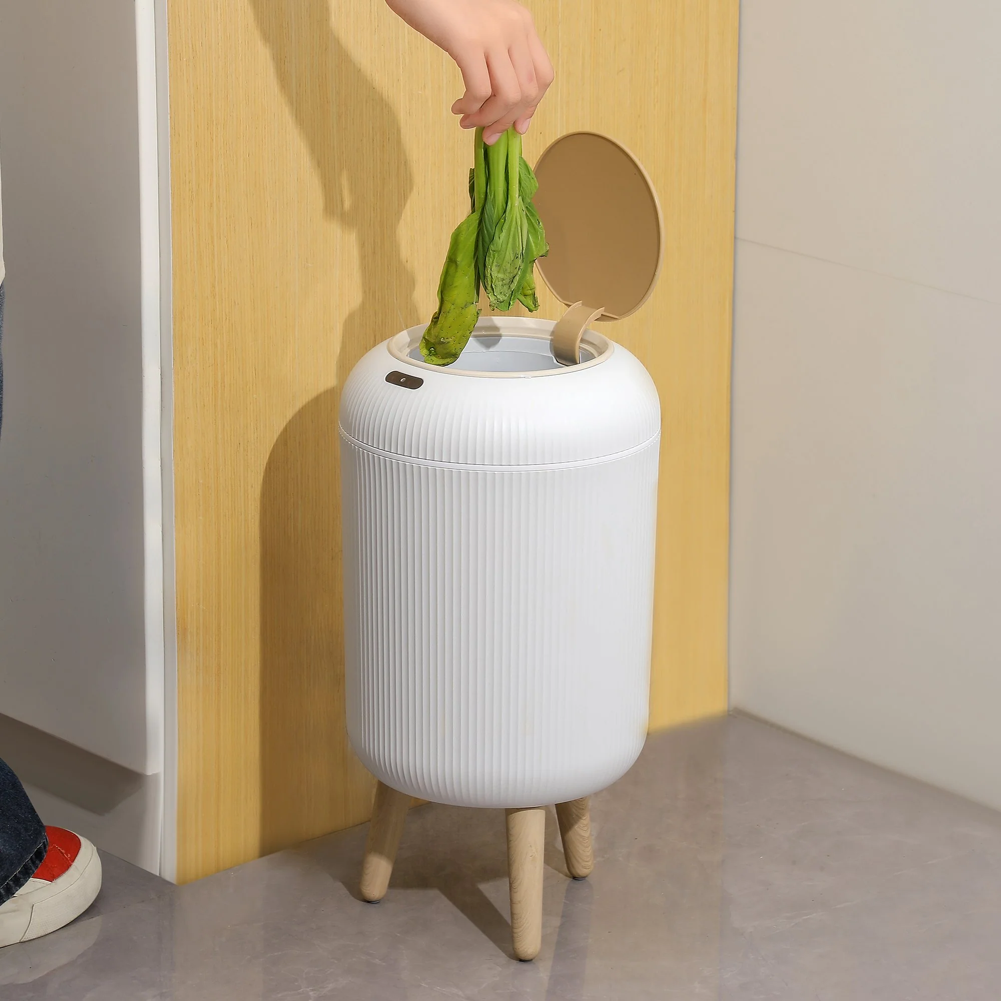 Elegance Touchless Sensor Trash Can - Image 5