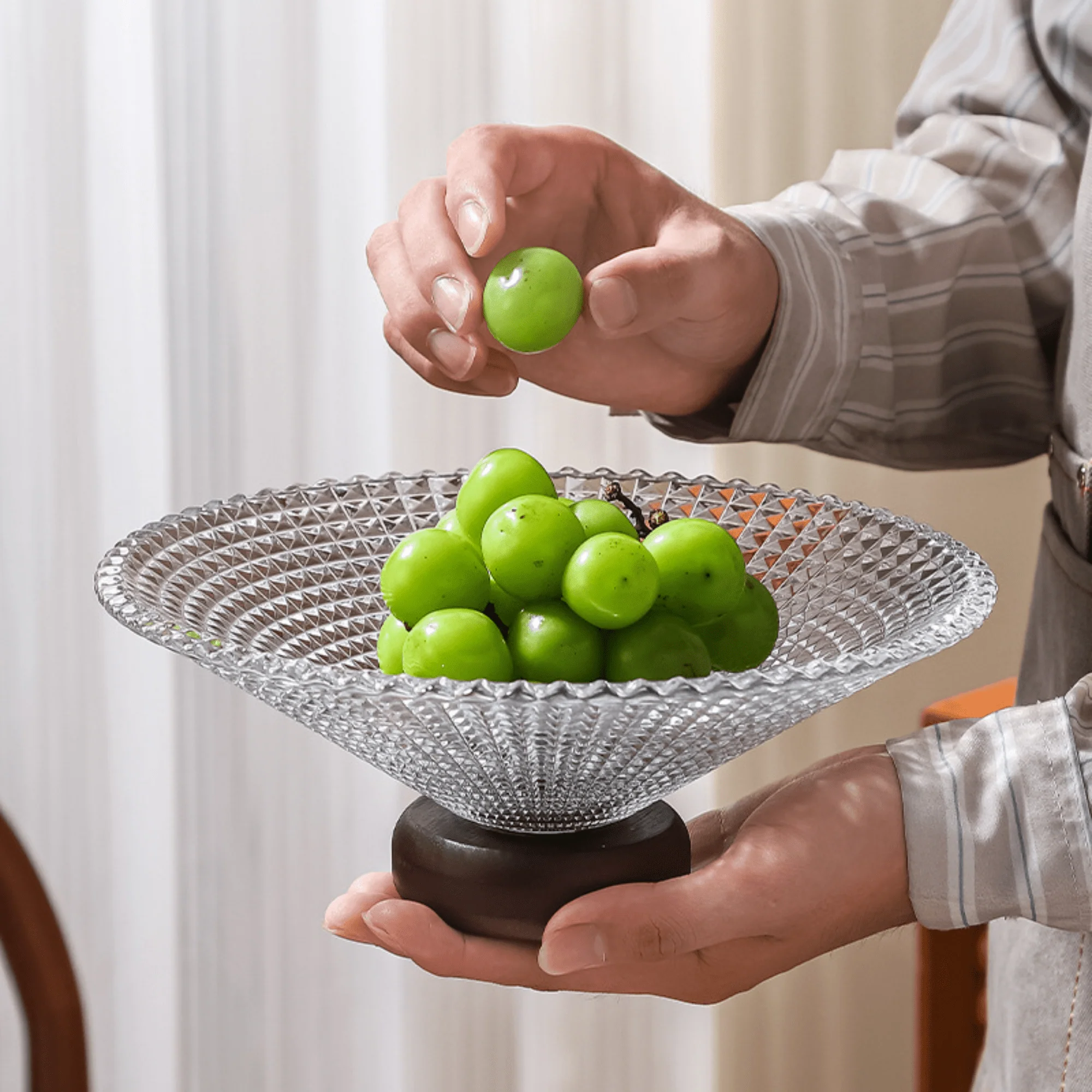 Elegant Large Crystal Glass Bowl for Snacks and Fruit Display (25cm) - Image 4