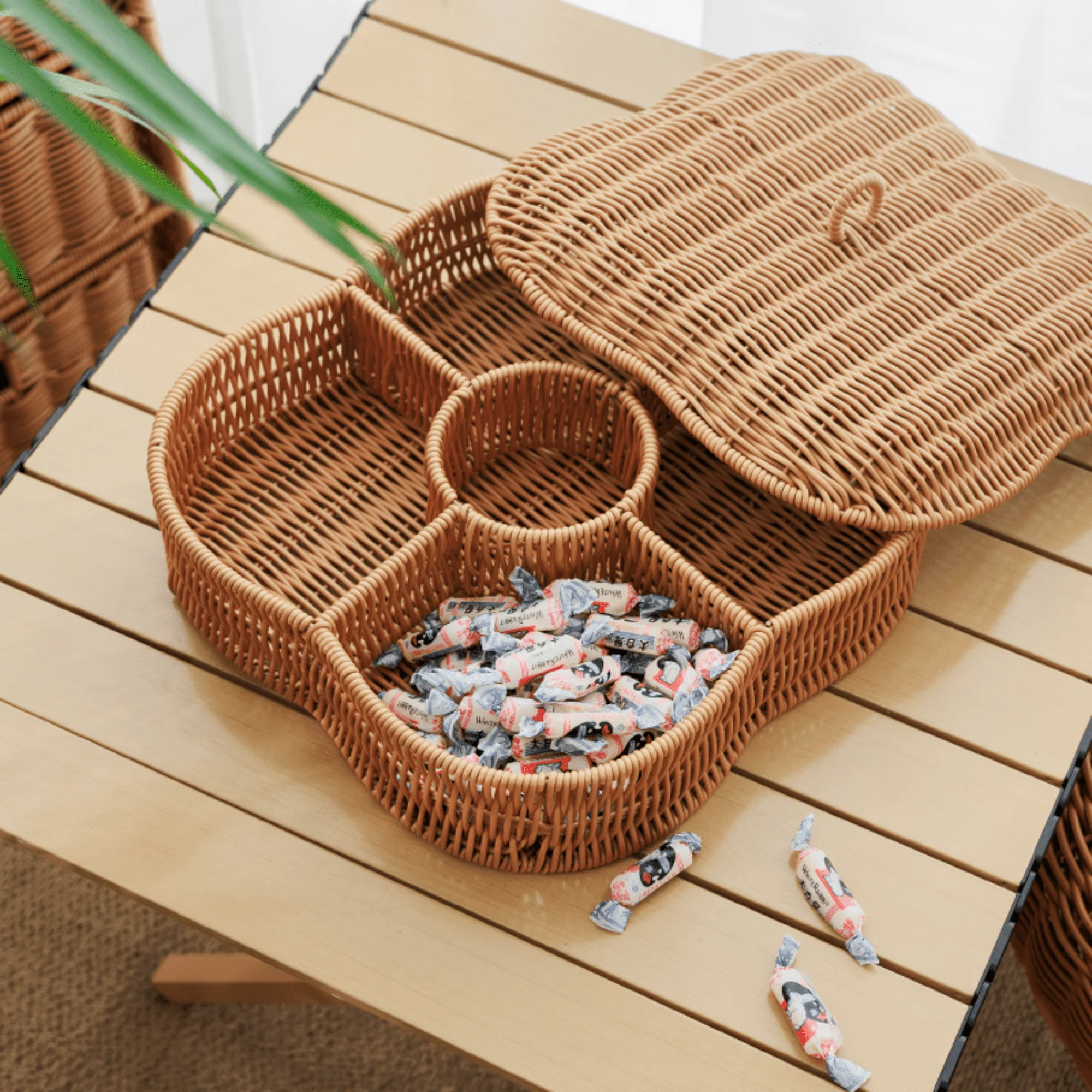 Handwoven Imitation Rattan Snack & Fruit Basket with Lid (30cm) - Image 4