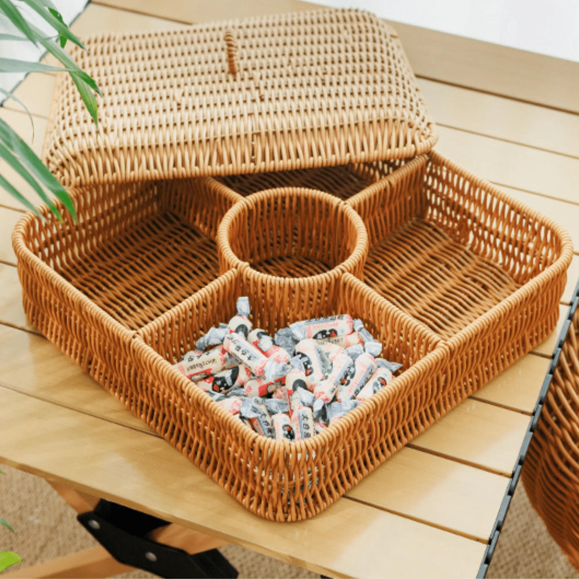 Handwoven Imitation Rattan Snack & Fruit Basket with Lid (30cm) - Image 5