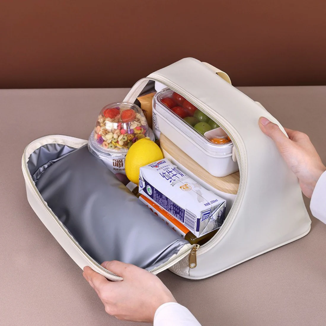 Large Capacity Insulated Lunch Box Handbag - Image 2