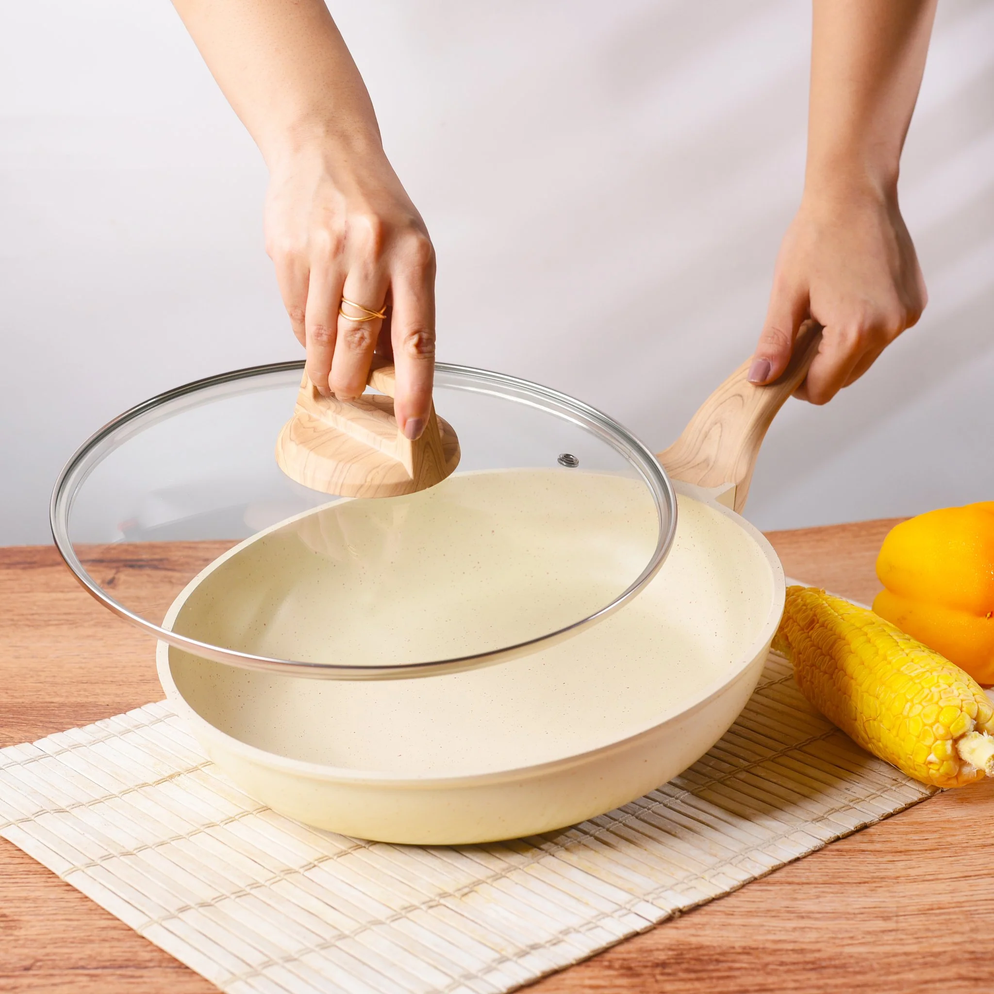 Lightweight Non-Stick Frying Pan With Lid - Image 5