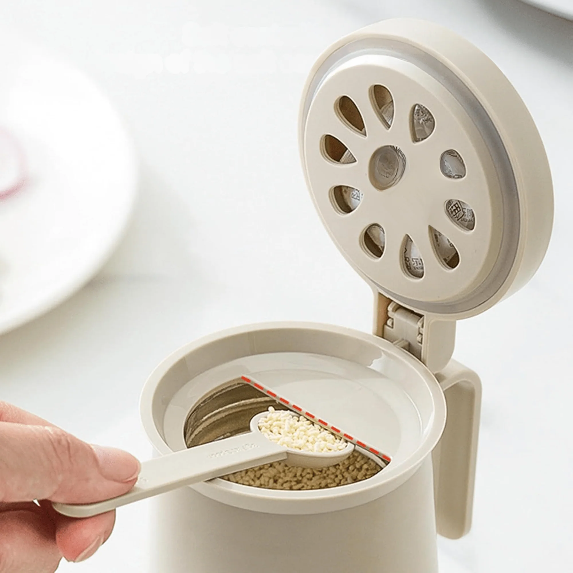 Moisture-Proof Glass Seasoning Container Jar with Silicone Seal - Image 4