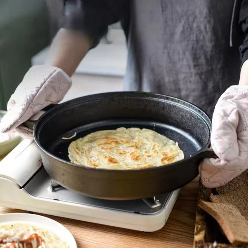 Multi-Purpose Cast Iron Skillet with Lid and Ear Handles (25cm) - Image 4