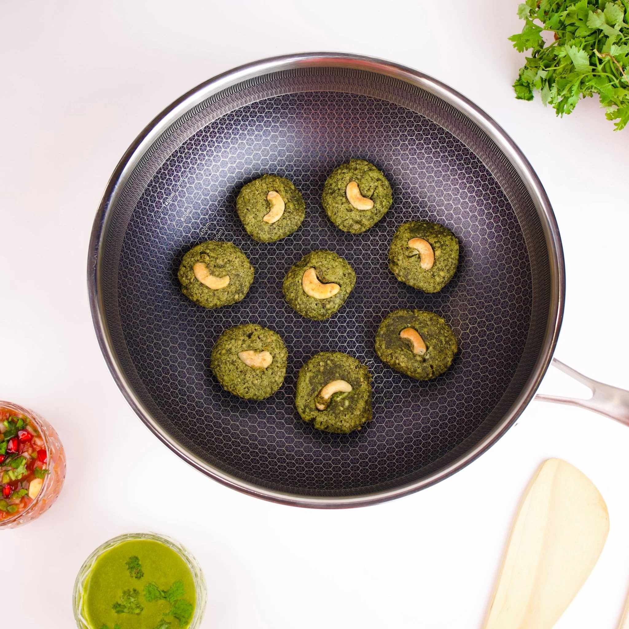 Multi-Purpose Honeycomb Stainless Steel Deep Frying Pan with Composite Lid (28 cm) - Image 5