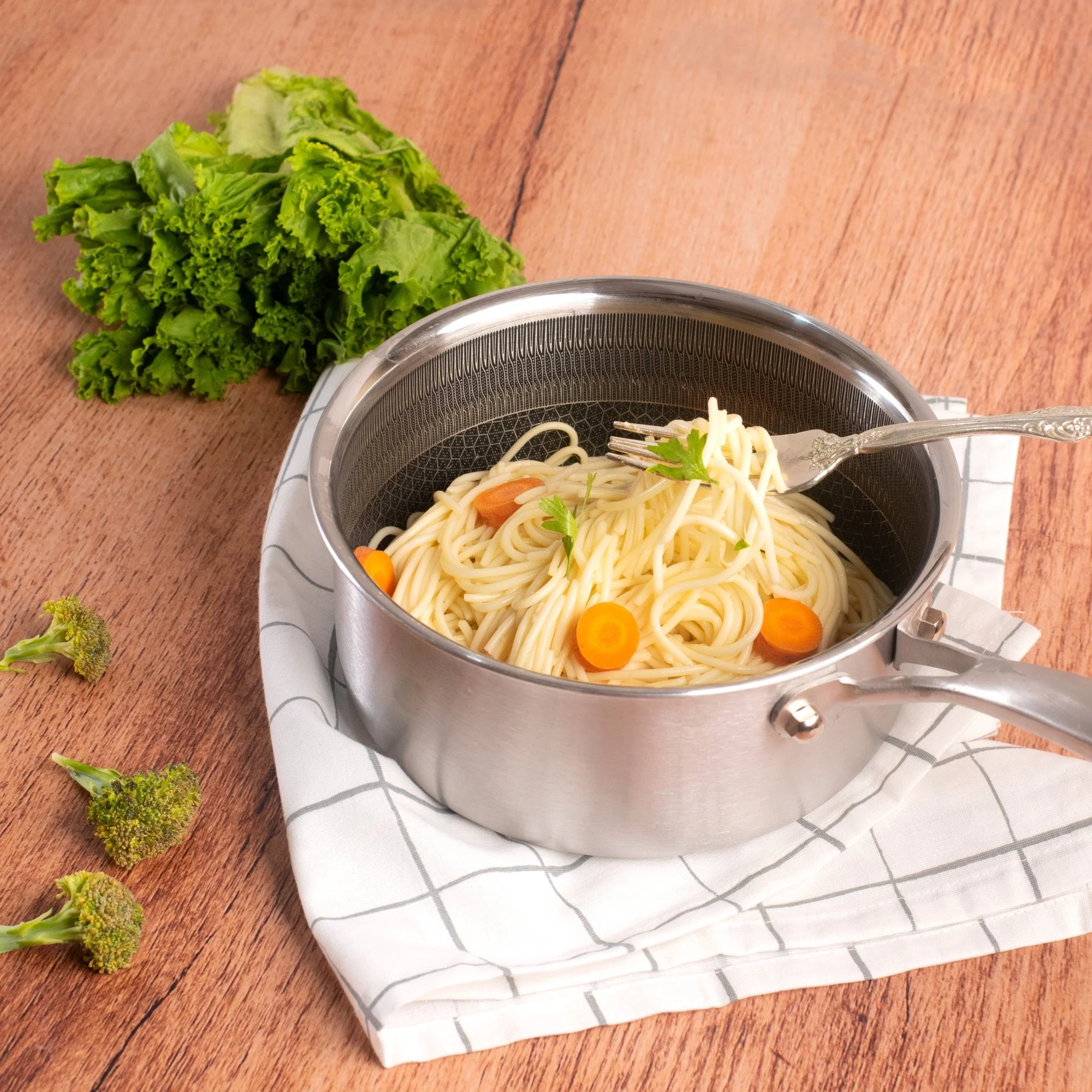 Multi-Purpose Stainless Steel Honeycomb Sauce Pan with Lid (18cm) - Image 2
