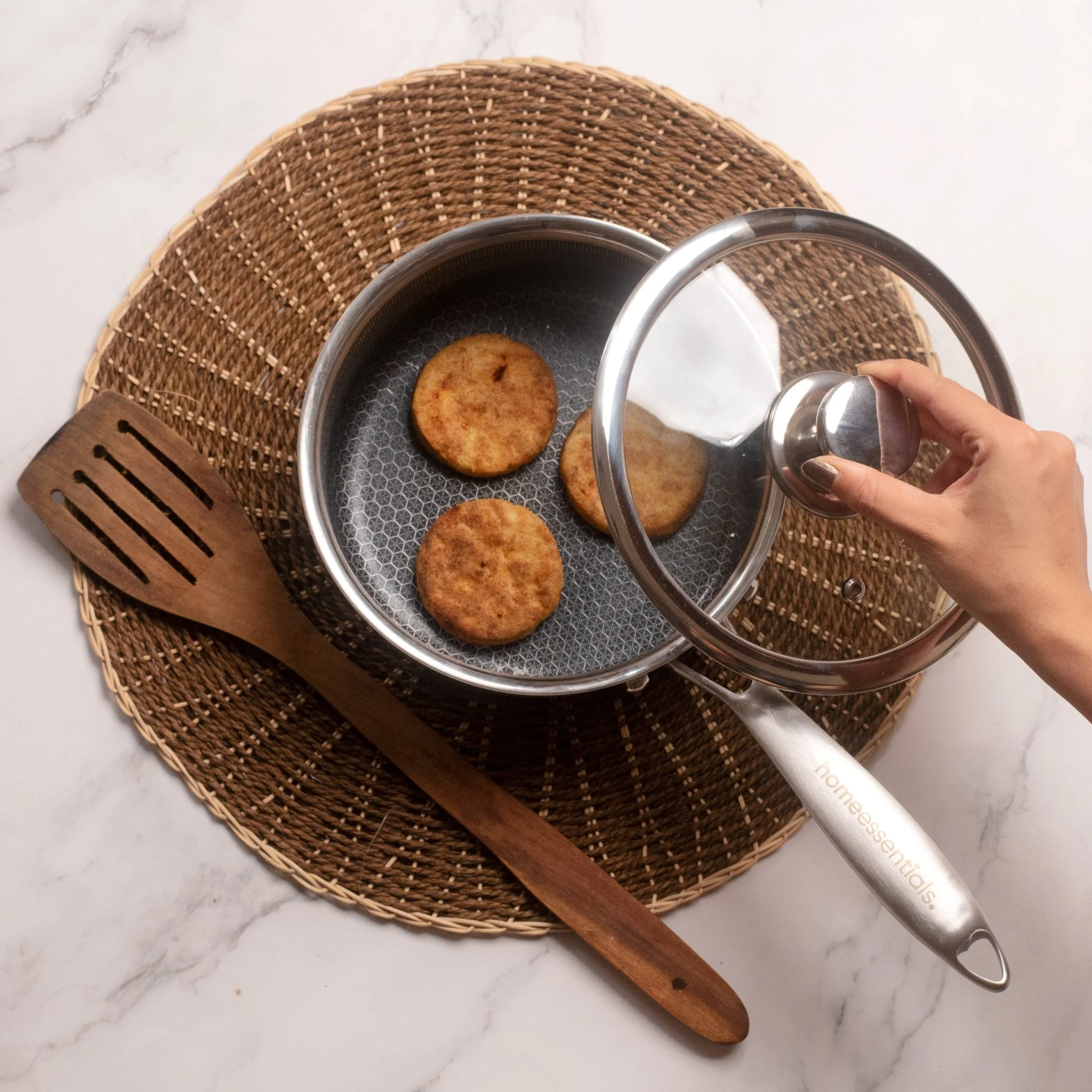 Multi-Purpose Stainless Steel Honeycomb Sauce Pan with Lid (18cm) - Image 3