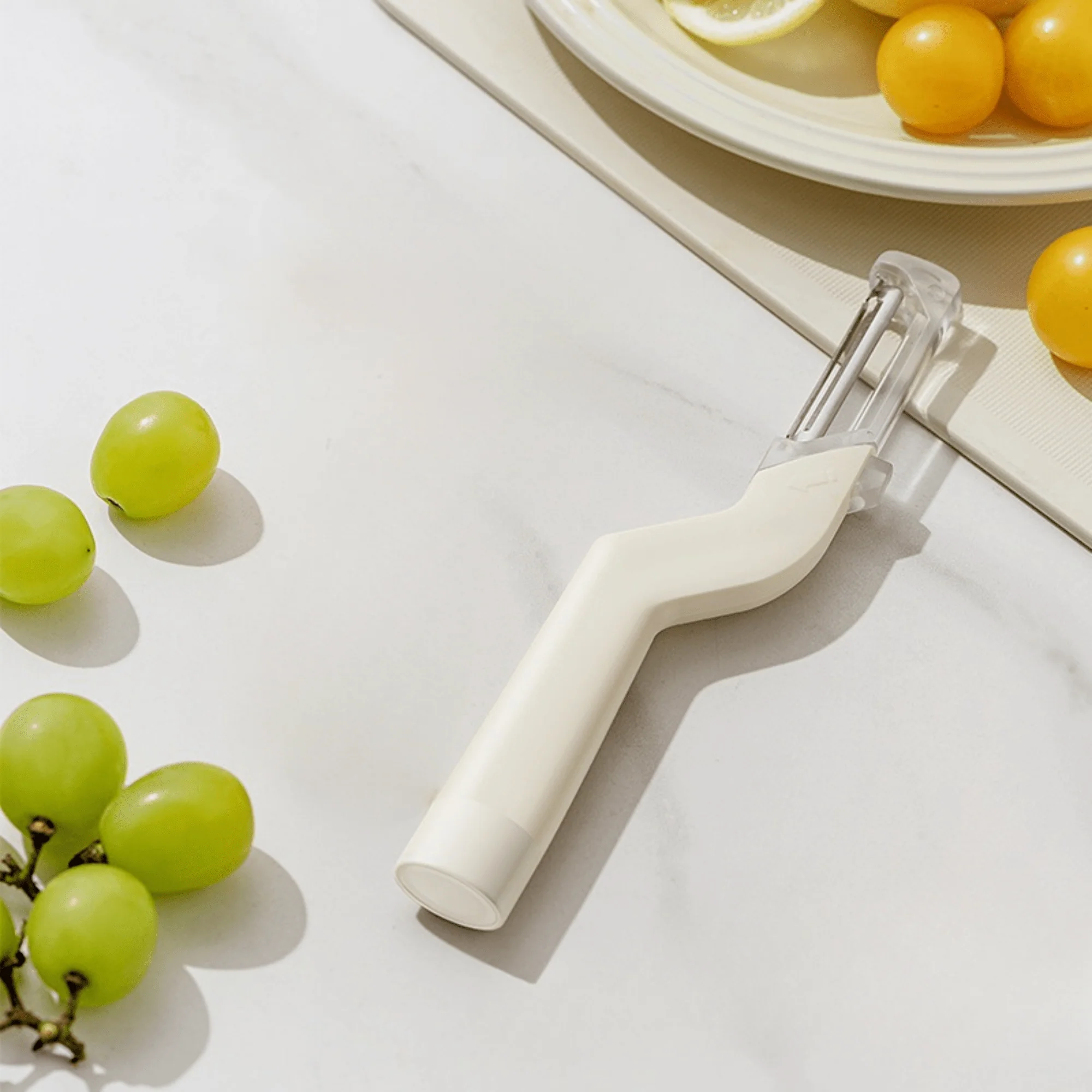 Multi-Functional Stainless Steel Fruit and Vegetable Peeler with Ergonomic Handle - Image 3