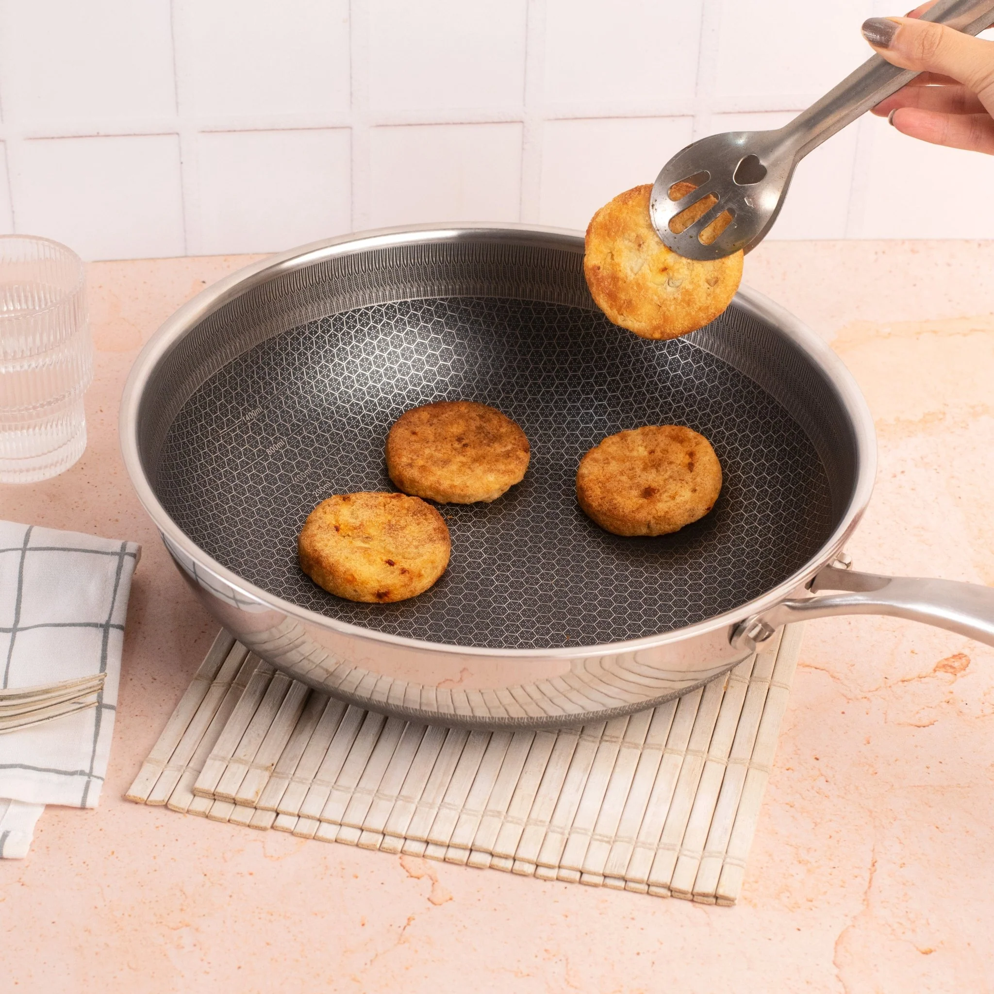 Multi-Purpose Stainless Steel Honeycomb Non-Stick Cooking Pot (28 cm) - Image 3