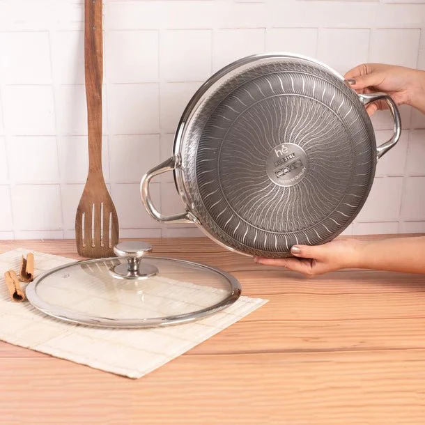 Multi-Purpose Stainless Steel Honeycomb Non-Stick Pan with Lid (28 cm) - Image 4