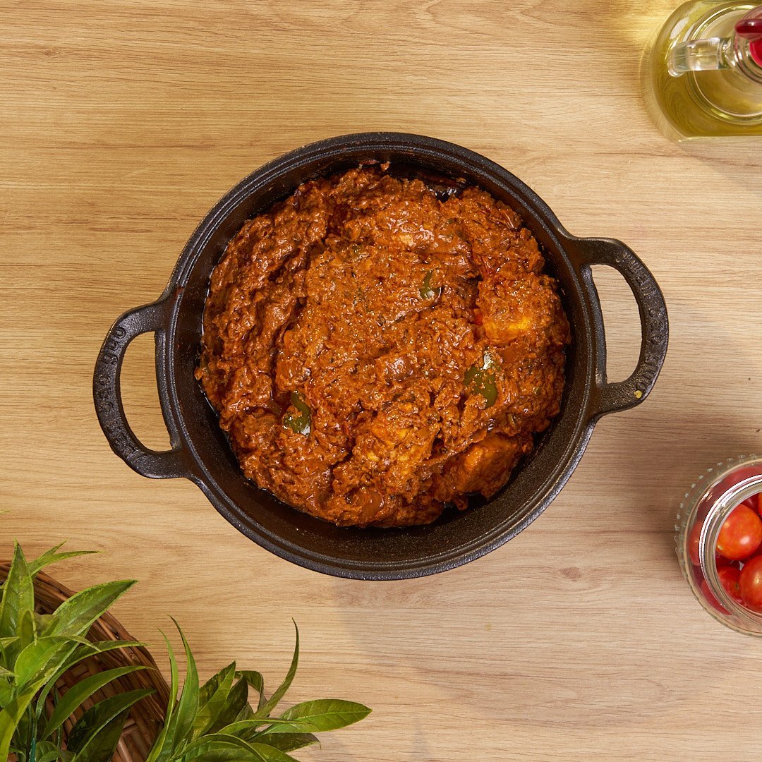 Cast Iron Non-Stick Cooking Pot with Grab Handles And Wooden Lid - Image 3