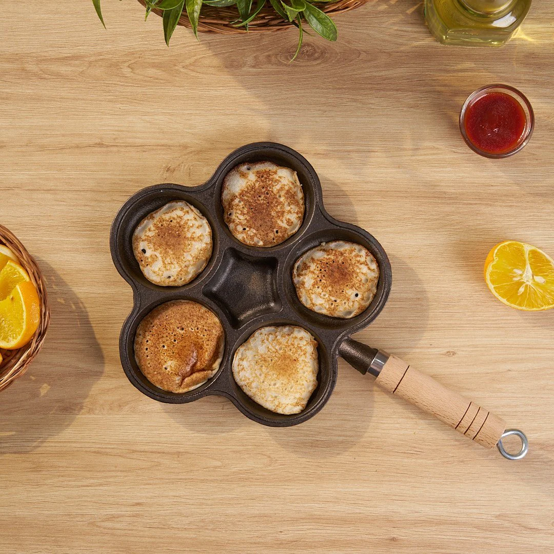 Cast Iron Nonstick Multi-Section Breakfast Frying Pan with Wooden Handle (22cm) - Image 3