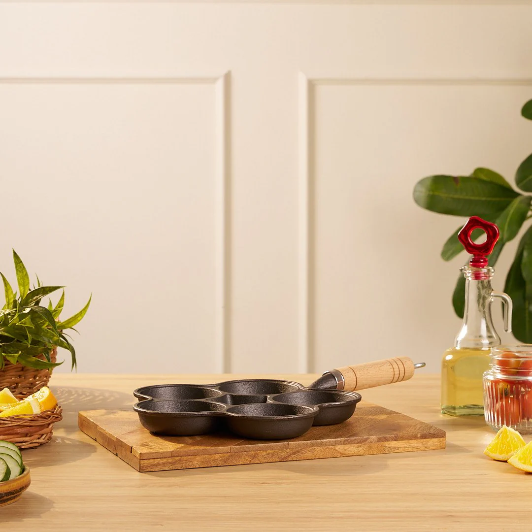 Cast Iron Nonstick Multi-Section Breakfast Frying Pan with Wooden Handle (22cm) - Image 5