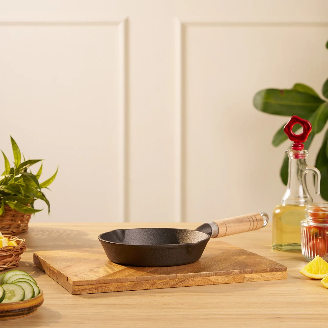 Quick-Heat Cast Iron Frying Pan(16cm) - Image 4