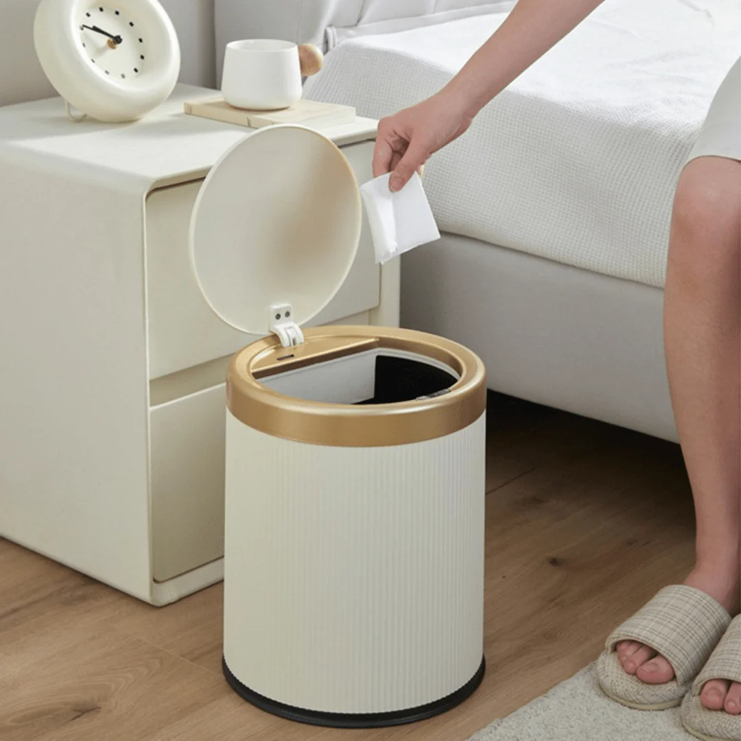 Smart Touchless Automatic Trash Can with Motion Sensor Lid (8L) - Image 2