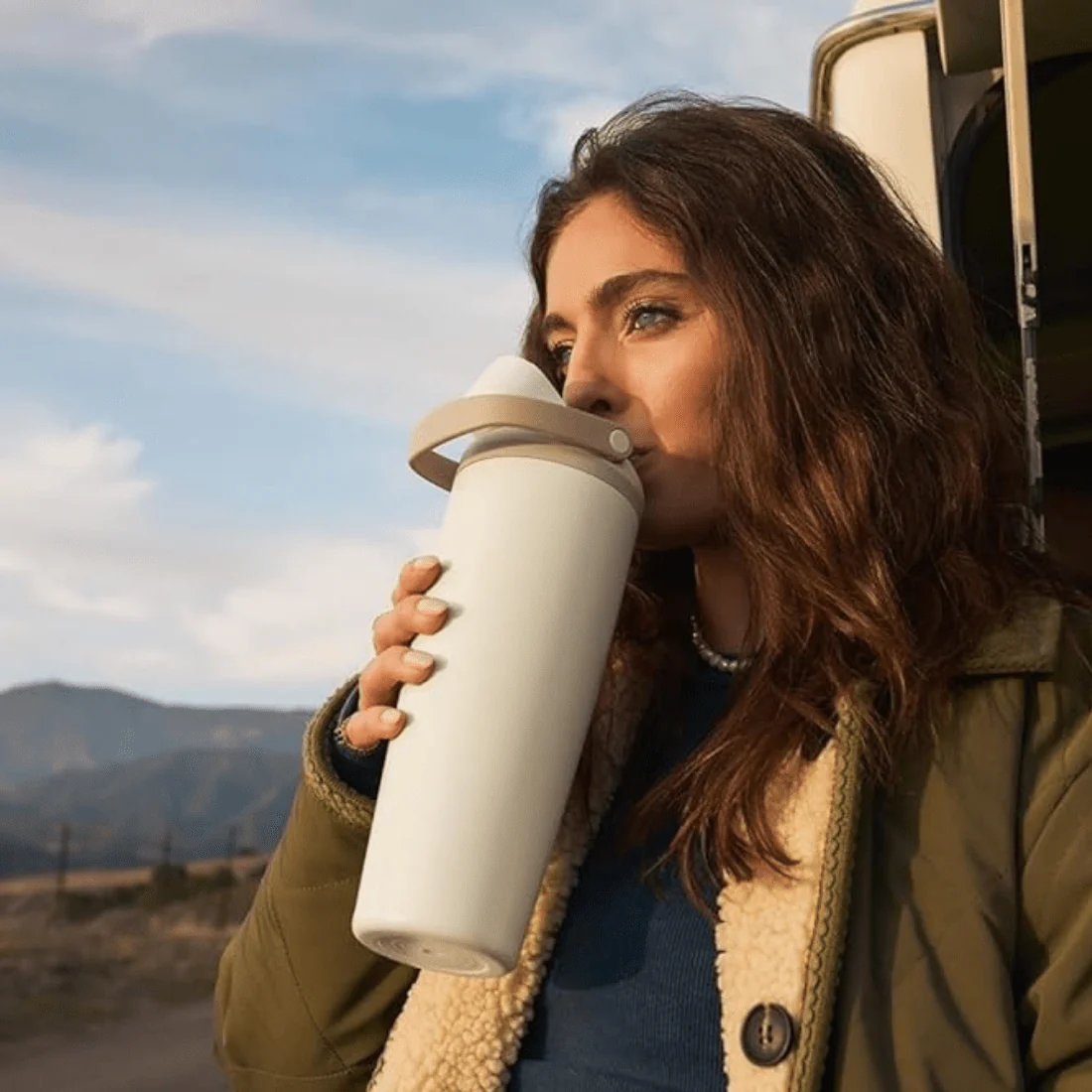 Stainless Steel Insulated Bottle with Secure Lock Lid and Straw(1200ml) - Image 3
