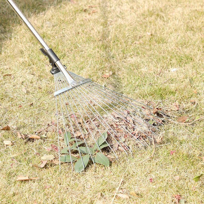 Versatile Telescopic Garden Rake - Image 3